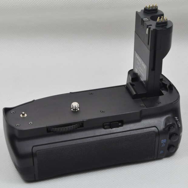 Battery Grip For Canon BG-E7 EOS 7D Camera Battery Grip For Canon BG-E7 EOS 7D Camera